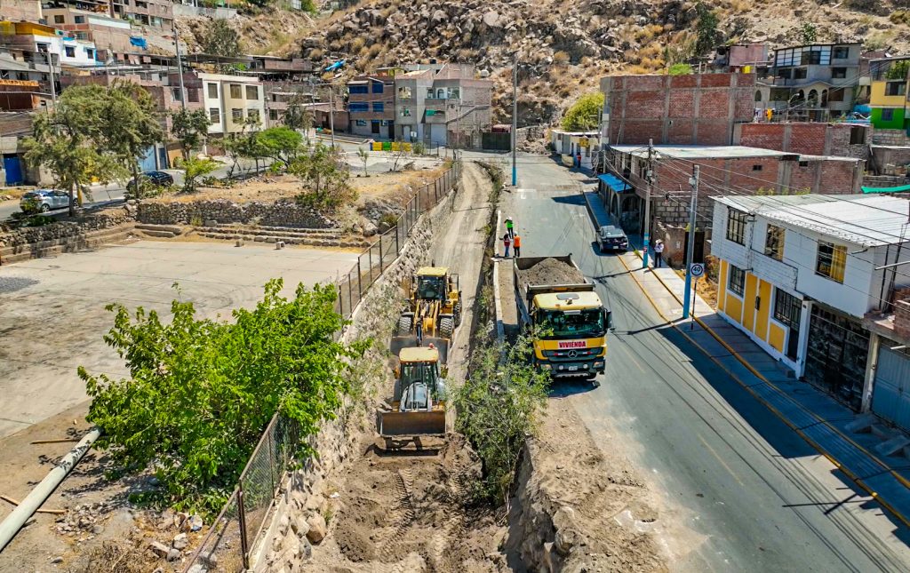 Continúan trabajos de limpieza y descolmatación de torrenteras