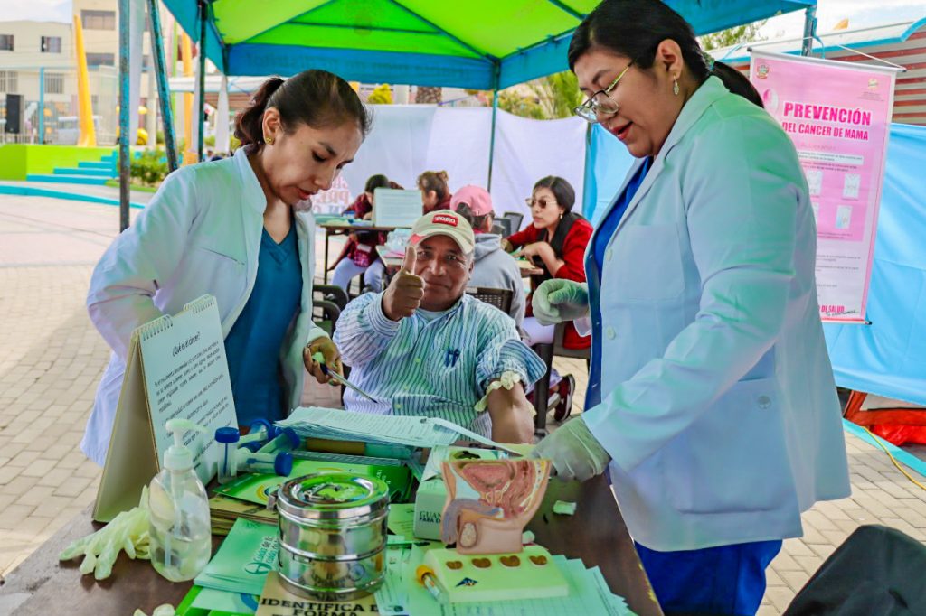 Decenas de vecinos se atendieron en campaña contra el cáncer