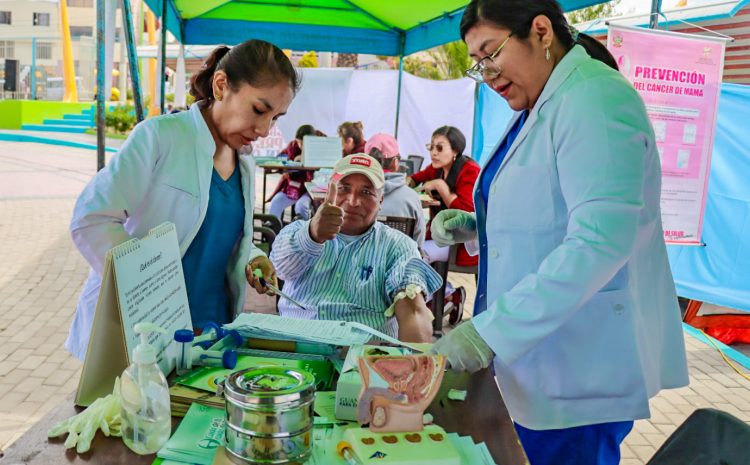  Decenas de vecinos se atendieron en campaña contra el cáncer